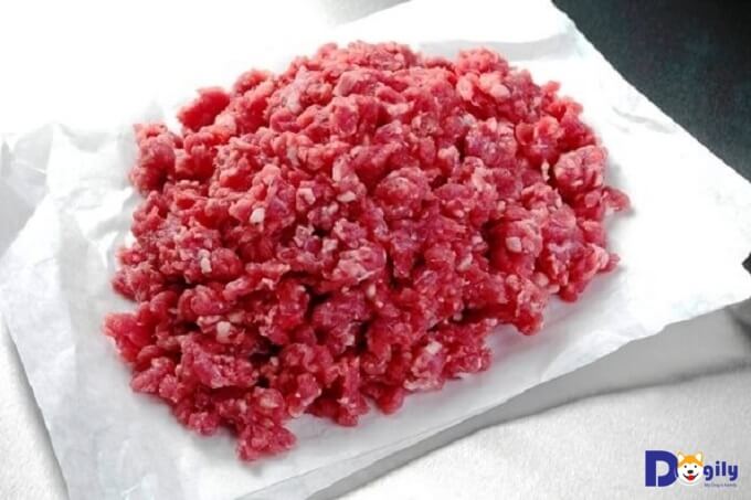 Thịt bò là loại thức ăn cho chó Alaska chứa lượng protein cao hơn tất cả các loại thịt khác