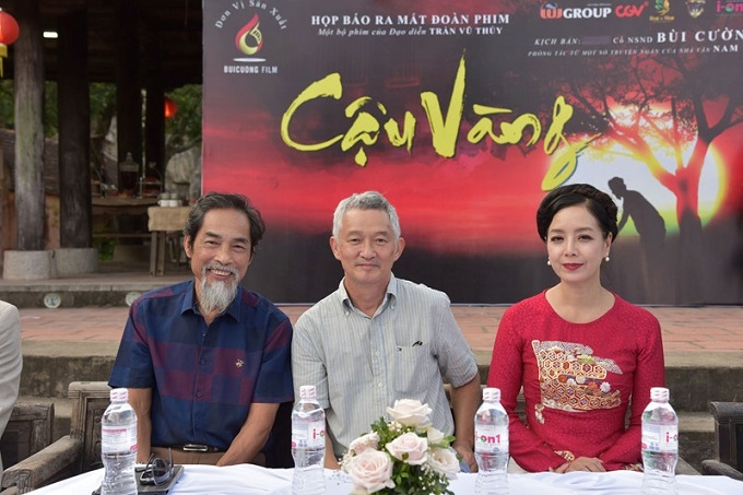 Từ trái sang - Nghệ sĩ Viết Liên, đạo diễn hình ảnh Phi Tiến Sơn và NSUT Chiều Xuân